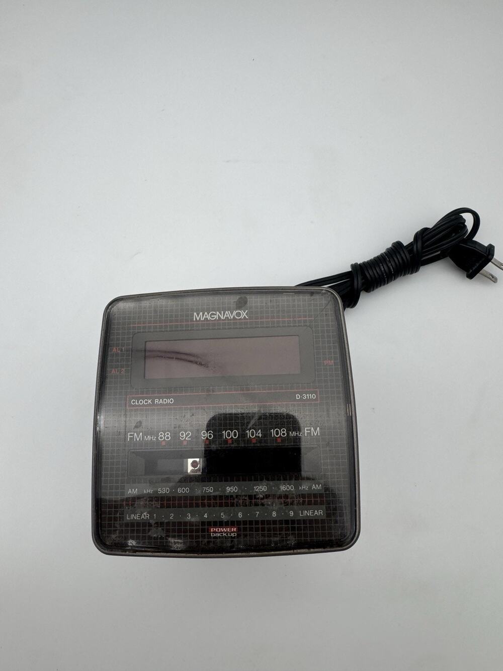 Magnavox D-3110/17 Cube AM/FM Dual Alarm Battery Backup Clock Radio